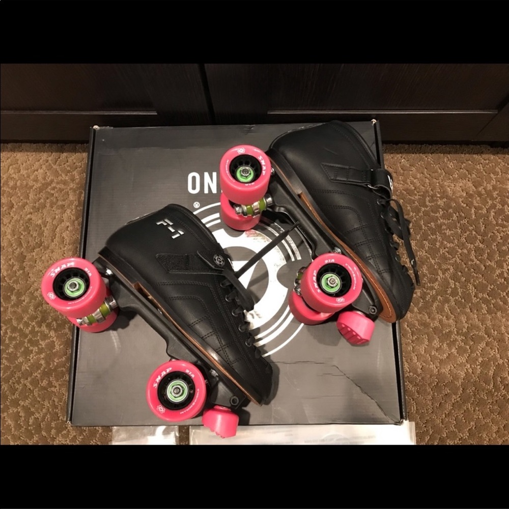 Ladies Luigino roller skates - size 8.5